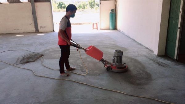 Mài phẳng sàn bê tông trước khi sơn epoxy tại Đà Nẵng.