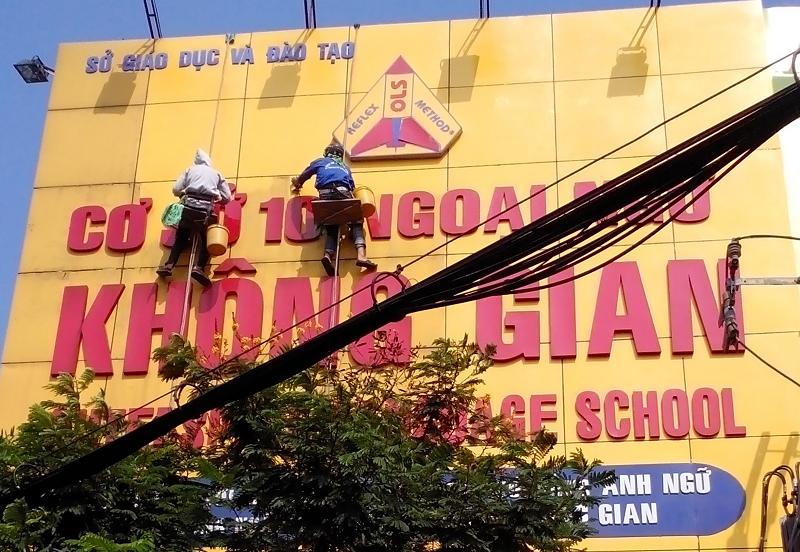 Vệ sinh bảng hiệu - Vệ sinh công nghiệp Thanh Khang Phát