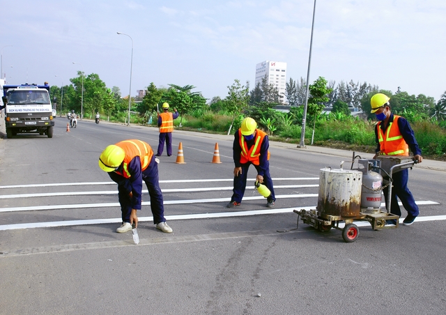Thi công sơn kẻ vạch đường giao thông